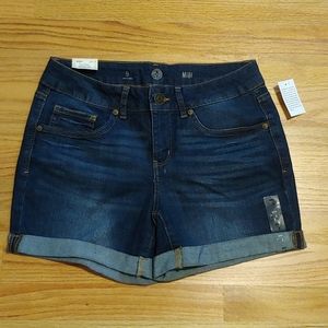 Size 9 Midi shorts new